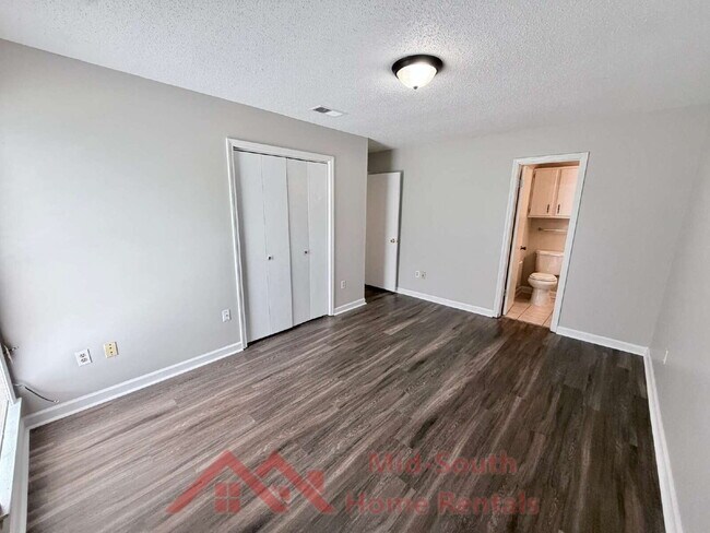 Building Photo - 4505 Villagreen Dr