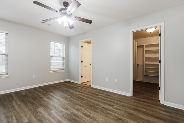 Building Photo - 1717 White Oak Ln