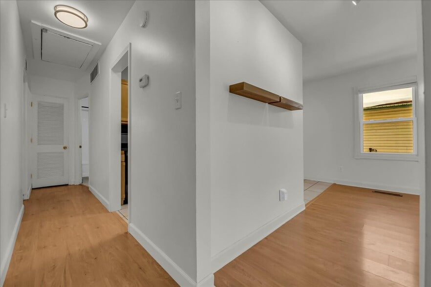 Building Photo - 26435 Tawas St