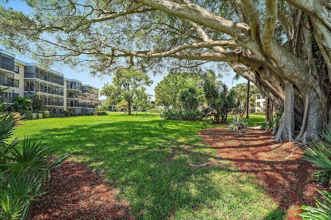 Building Photo - 300 N Hwy A1A