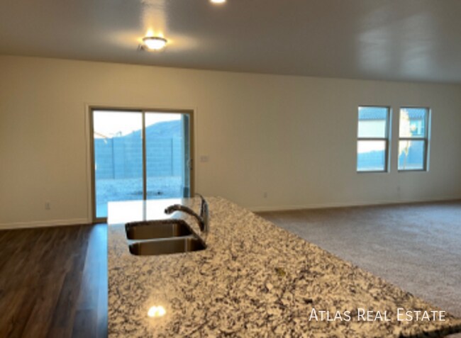 Building Photo - 231 N 201st Ave