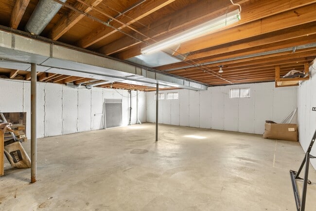 Building Photo - 14355 Rainy Lake Dr