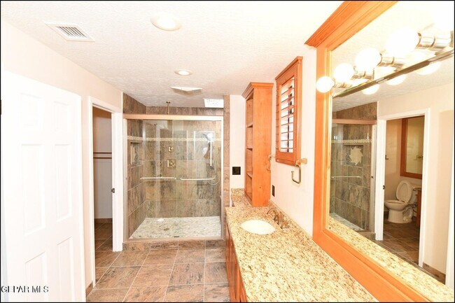 Building Photo - 5900 Mira Hermosa Dr