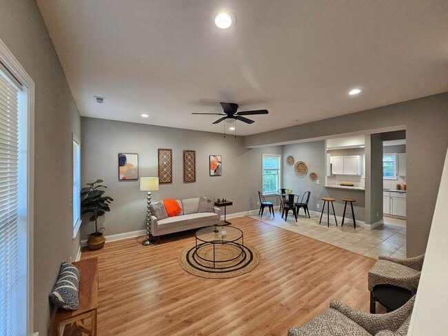 Building Photo - 1416 Maple Ln