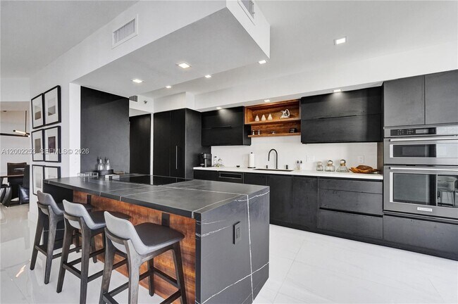 Building Photo - 20281 E Country Club Dr