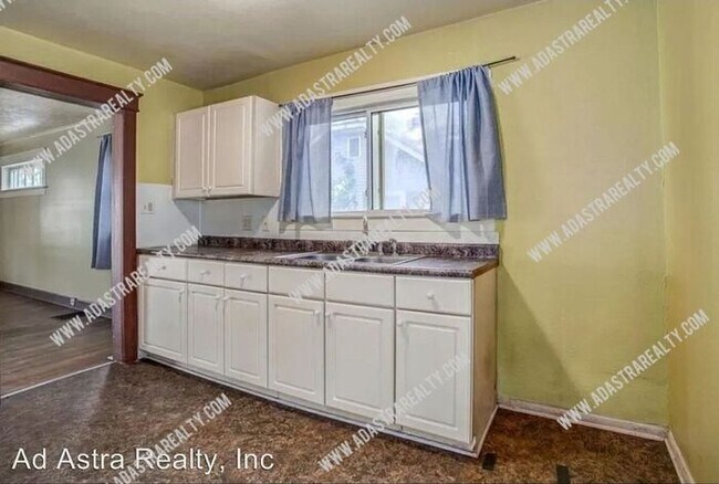 Building Photo - Awesome Location in Waldo-Available NOW!!