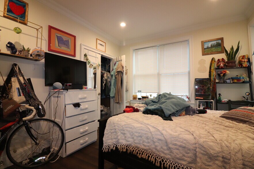 Building Photo - 140 Minden St