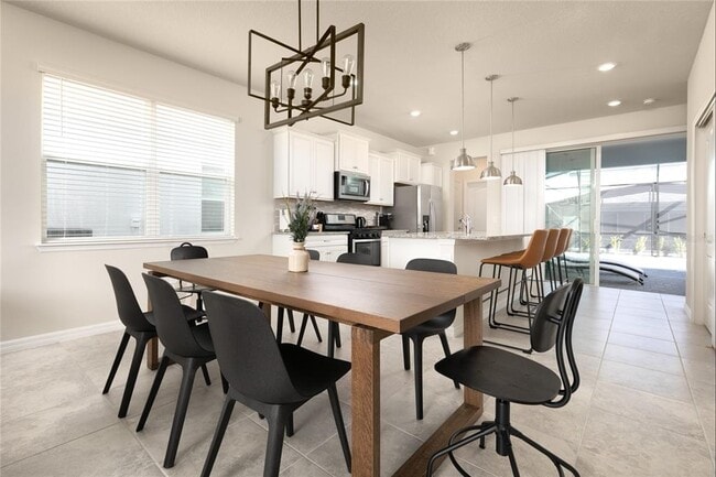 Building Photo - 7328 Oakmoss Loop