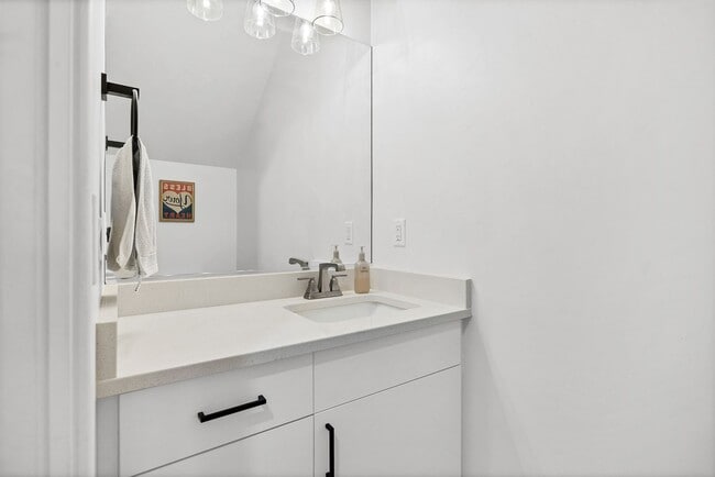 Building Photo - Lovely, Modern Townhome in Scenic Ivins