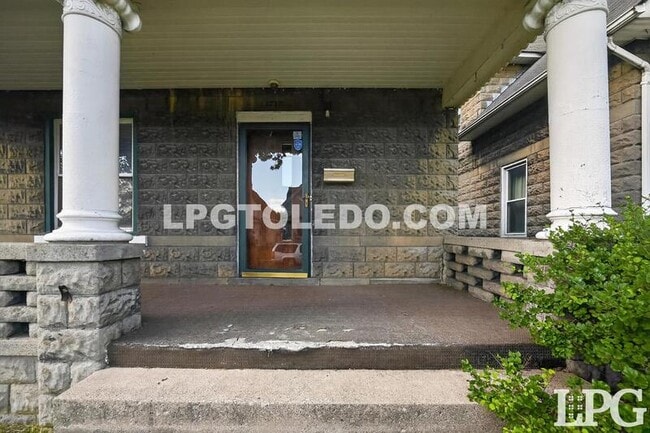 Building Photo - 1715 Greenwood Ave