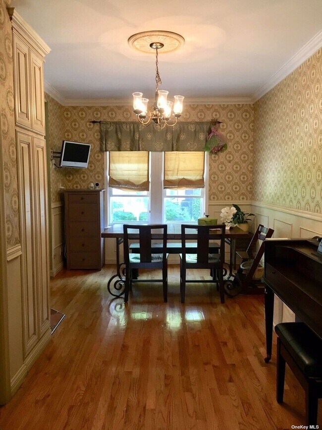 Building Photo - 68-41 Harrow St