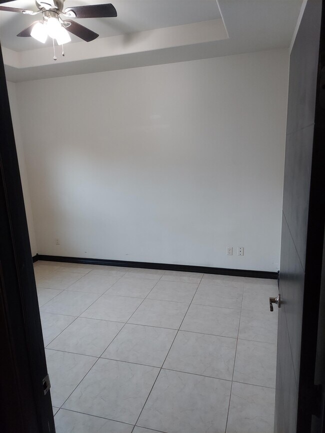 Building Photo - 2701 E Lyon St