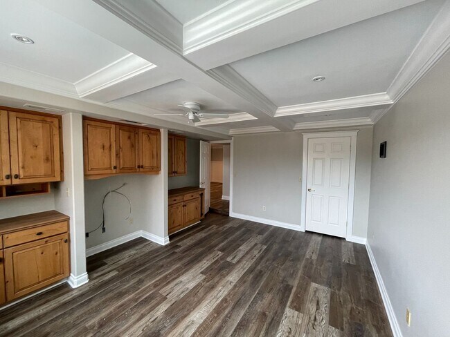 Building Photo - Charming Remodeled 5bd Country Home in Pal...