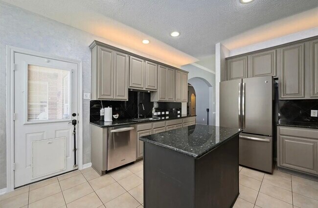 Building Photo - 814 N Elder Grove Dr