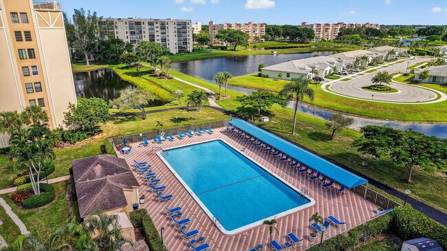 Building Photo - 14375 Strathmore Ln