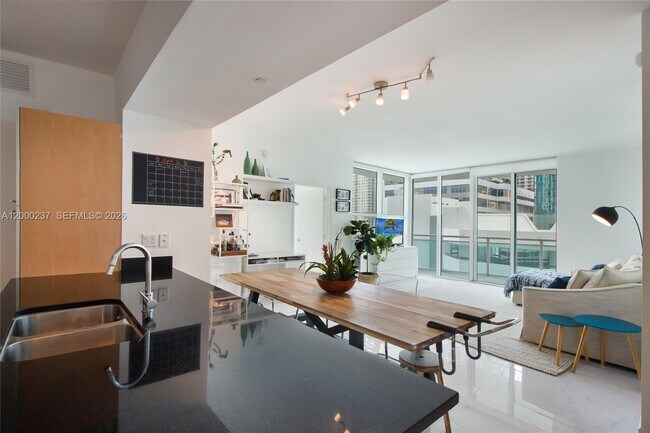 Building Photo - 951 Brickell Ave