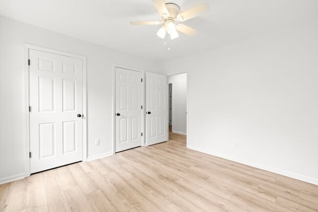 Building Photo - Renovated Home on Large Corner Lot in Coveted Strathy Hall