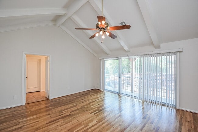 Building Photo - 9703 Briar Forest Dr