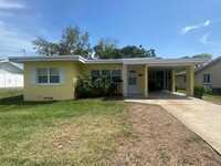 Building Photo - Adorable Beachside Bungalow