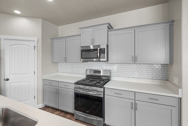 Building Photo - 554 S Church Dr