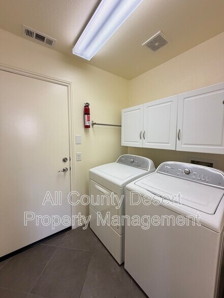 Building Photo - 52275 Desert Spoon Ct