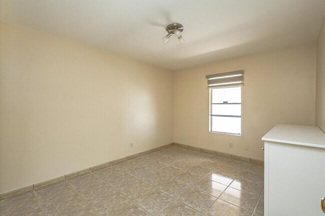 Building Photo - 1416 Rd Runner Loop