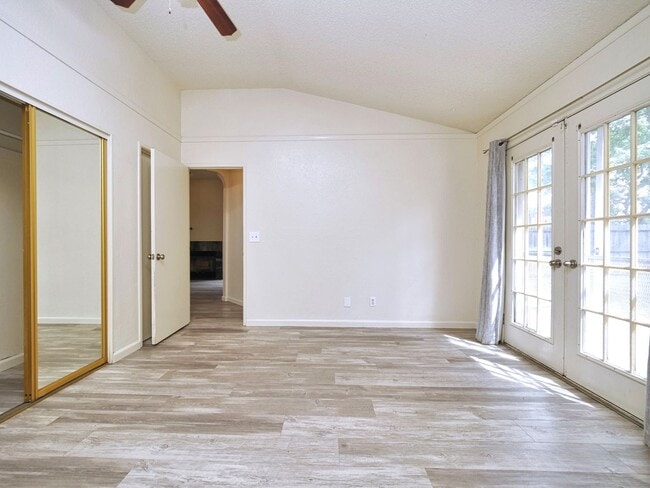 Building Photo - Cozy 2bed 1 bath South Natomas home availa...