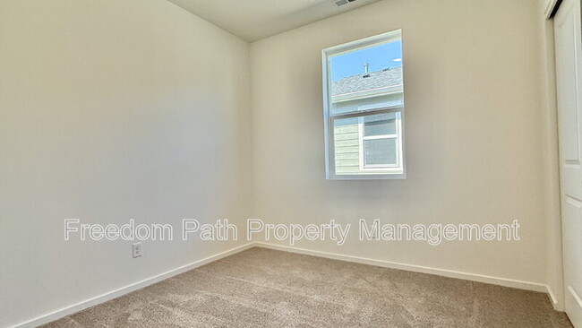 Building Photo - 5102 E Norma Ave
