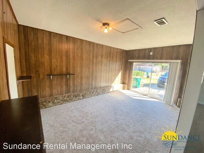 Building Photo - 3 br, 1.5 bath House - 11 Berwick Circle