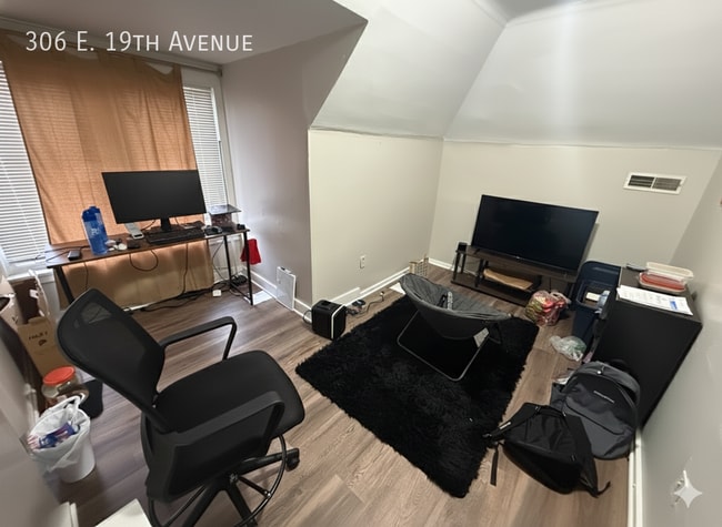 Building Photo - 306 E 19th Ave