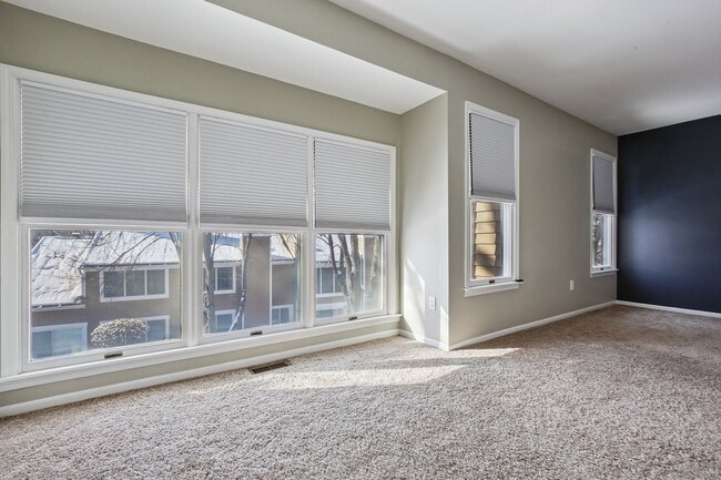 Building Photo - 13 Eton Ct