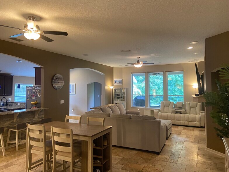 Building Photo - 437 Lake Monroe Pl