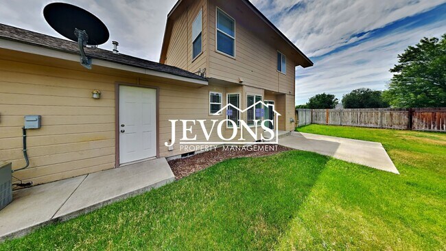 Building Photo - Enjoy this beautiful West Valley home with...