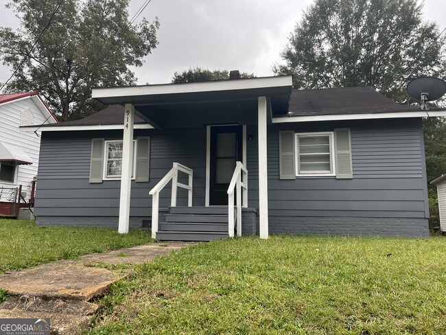 Primary Photo - 914 Greenville St