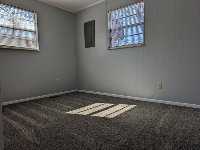 Building Photo - 306 Ceasar St