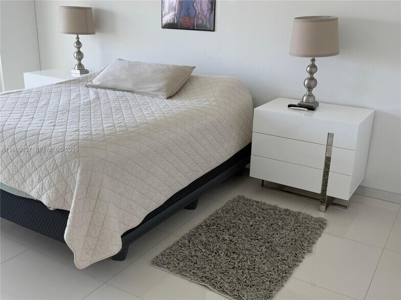 Building Photo - 400 Sunny Isles Blvd