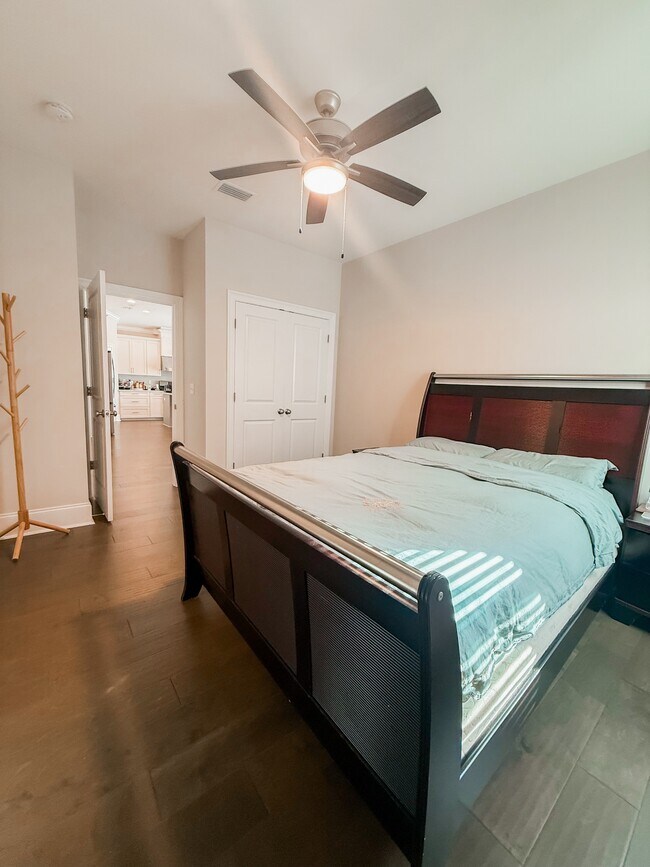 Building Photo - 5742 Vlg Rdg Ln