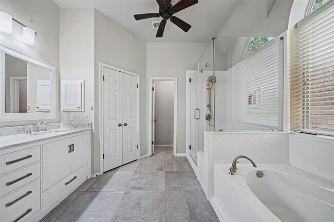 Building Photo - 1209 Horseback Hollow