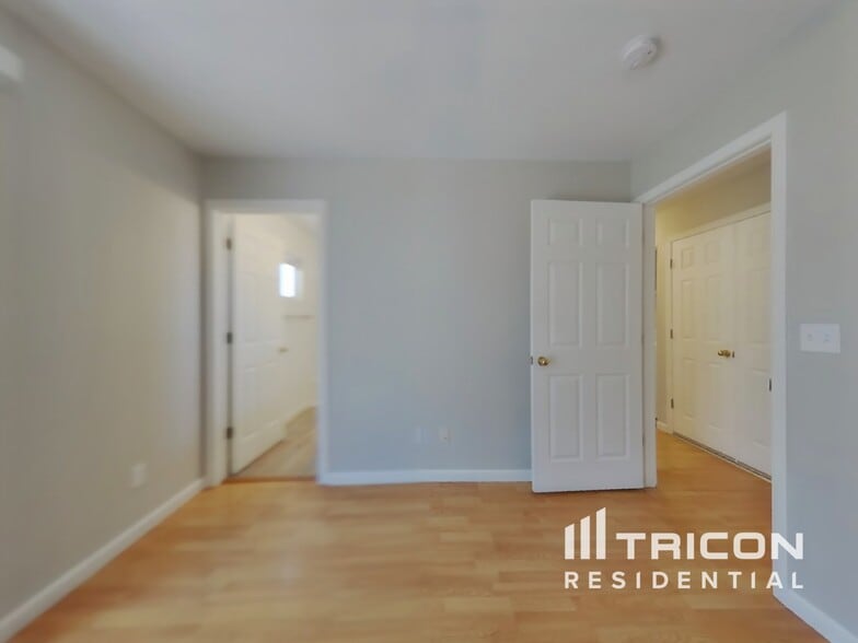 Building Photo - 5907 Poinsettia Ct