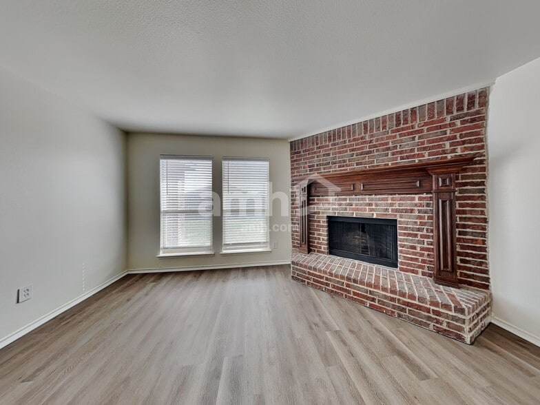 Building Photo - 2026 Wellington Pt