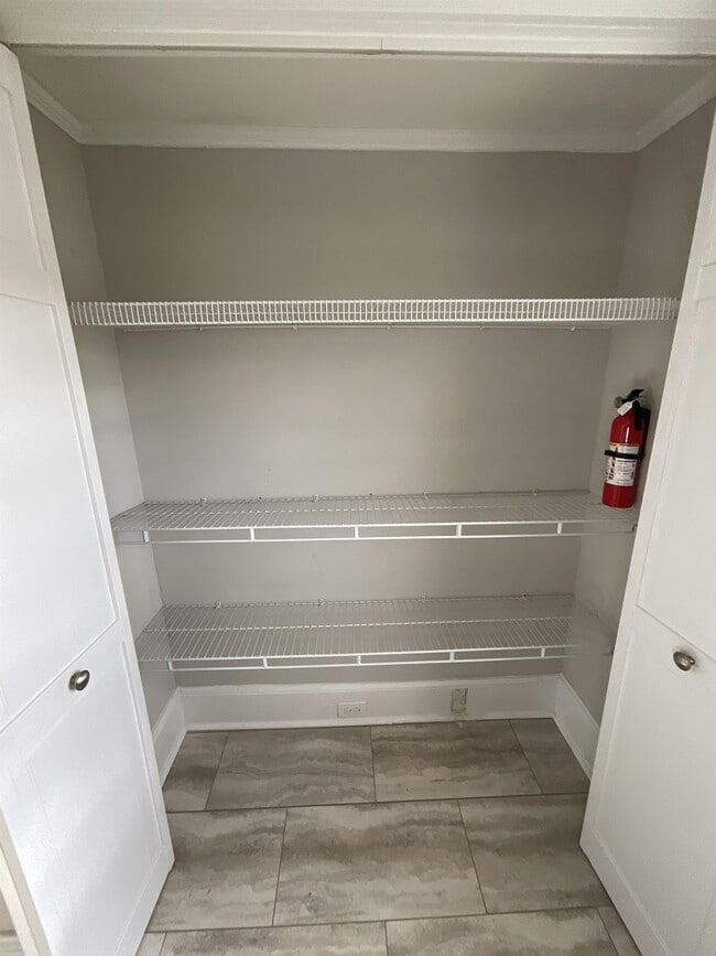 Building Photo - 603 Poplar Ave