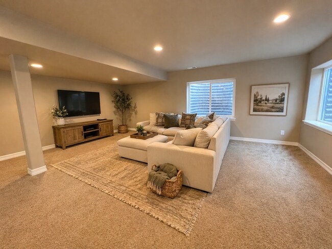 Building Photo - Stunning 5 Bedroom Ranch Home in Lorson Ranch!