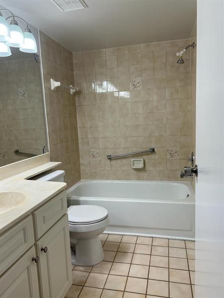 Building Photo - 2502 SE Anchorage Cove