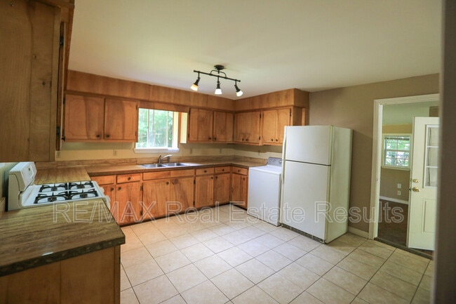 Building Photo - 1282 SE Farmers Dr