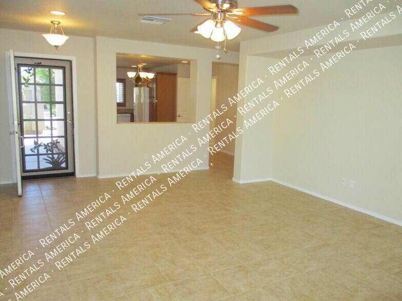 Building Photo - 1364 E Martha Dr