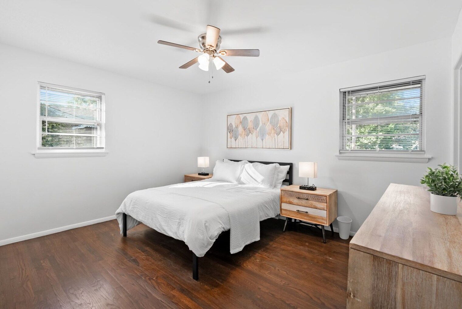 Building Photo - 814 Holiday Ave