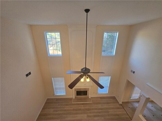 Building Photo - 2206 Creekway Dr