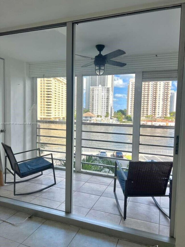 Building Photo - 100 Golden Isles Dr