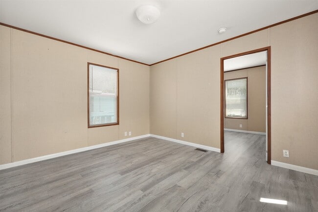 Building Photo - 4805 41st St E