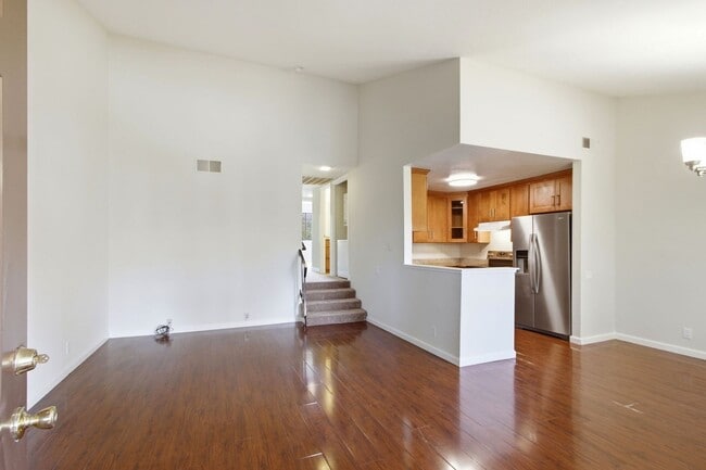 Building Photo - 479 Costa Mesa Terrace